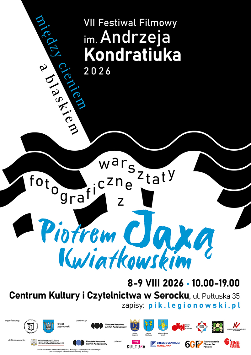 Czarno-biały plakat graficzny opisujący wydarzenie: Warsztaty fotograficzne: „Między cieniem a blaskiem” w ramach VII Festiwalu Filmowego im. Andrzeja Kondratiuka