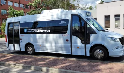 biały autobus 