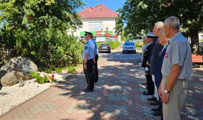 Uroczystości z okazji 106. rocznicy Bitwy Warszawskiej przy pomniku na Placu Wolności w Nieporęcie