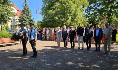 Uroczystości z okazji 106. rocznicy Bitwy Warszawskiej przy pomniku na Placu Wolności w Nieporęcie