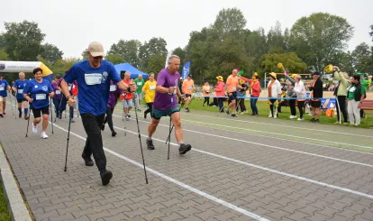 Olimpiada Seniorów Nieporęt 2026 - start pierwszej konkurencji Nordic Walking