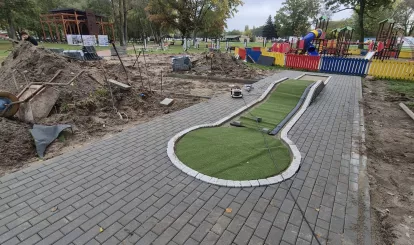Budowa boiska do padla i minigolfa - zdjęcia z października 2026 r.