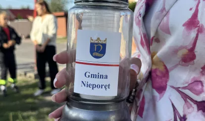 Zdjęcia z uroczystego złożenia kwiatów pod pomnikiem załogi polskiego bombowca PZL.37 Łoś