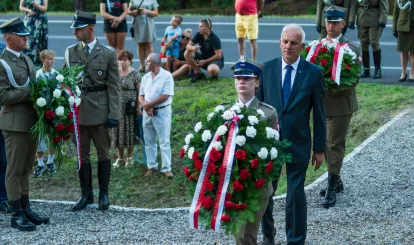 Uroczystości z okazji 106. rocznicy Bitwy Warszawskiej przy pomniku 28. Pułku Strzelców Kaniowskich w Wólce Radzymińskiej – wspólnie oddaliśmy hołd bohaterom - fot. Olo Wąsik